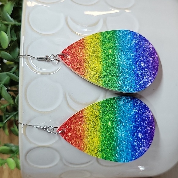 VIBRANT RAINBOW DROP EARRINGS - Picture 6 of 7